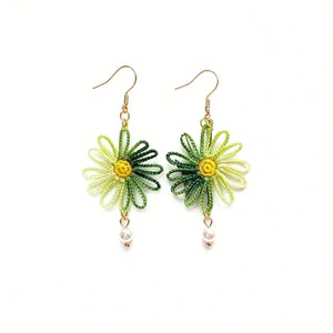 Minimalist Daisy Earrings